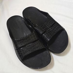 Oofos Unisex Open Toe Slip On Slides Sandals Foam Rubber Black 36 US 7
